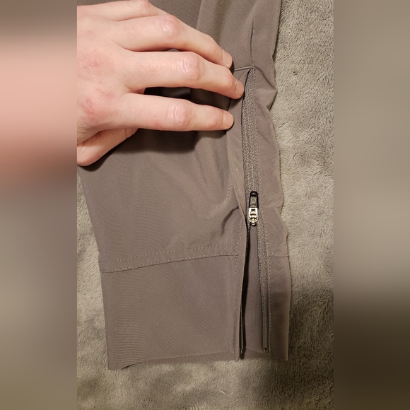 Nike Men's Dri-FIT Zippered Cuff, Windbreaker Pants - Size Medium - Picture 7 of 9